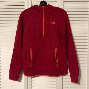 Beautiful The North Face pullover, very warm and thick material!